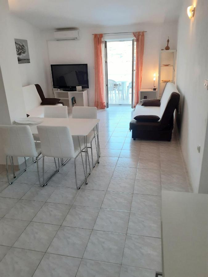 Apartments Verica Паг Экстерьер фото