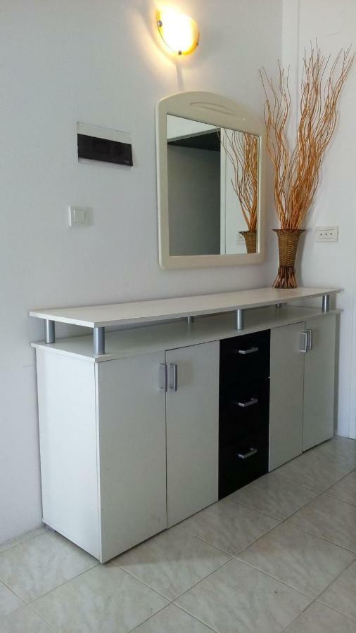 Apartments Verica Паг Экстерьер фото